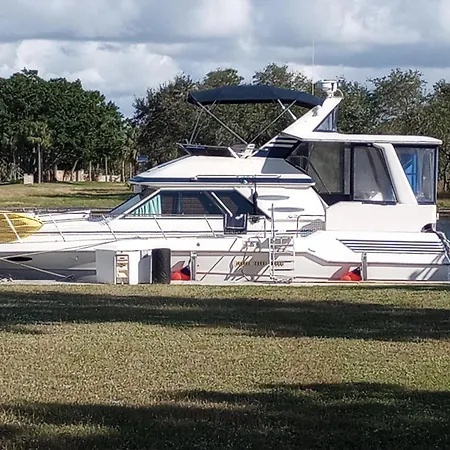 Comfort Zone Private Yacht Charter